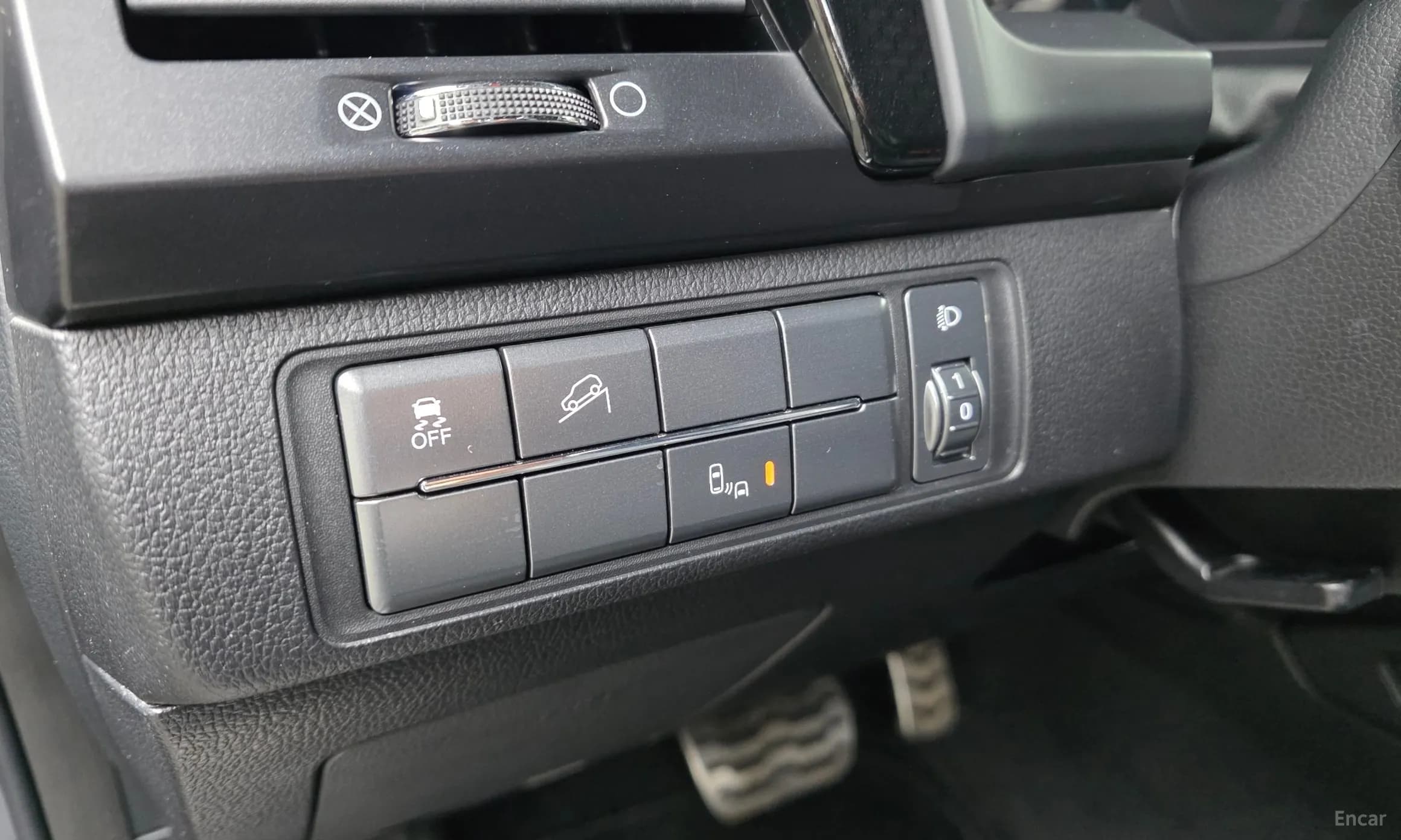 Rexton Sports Khan