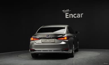 ES300h 7th Generation