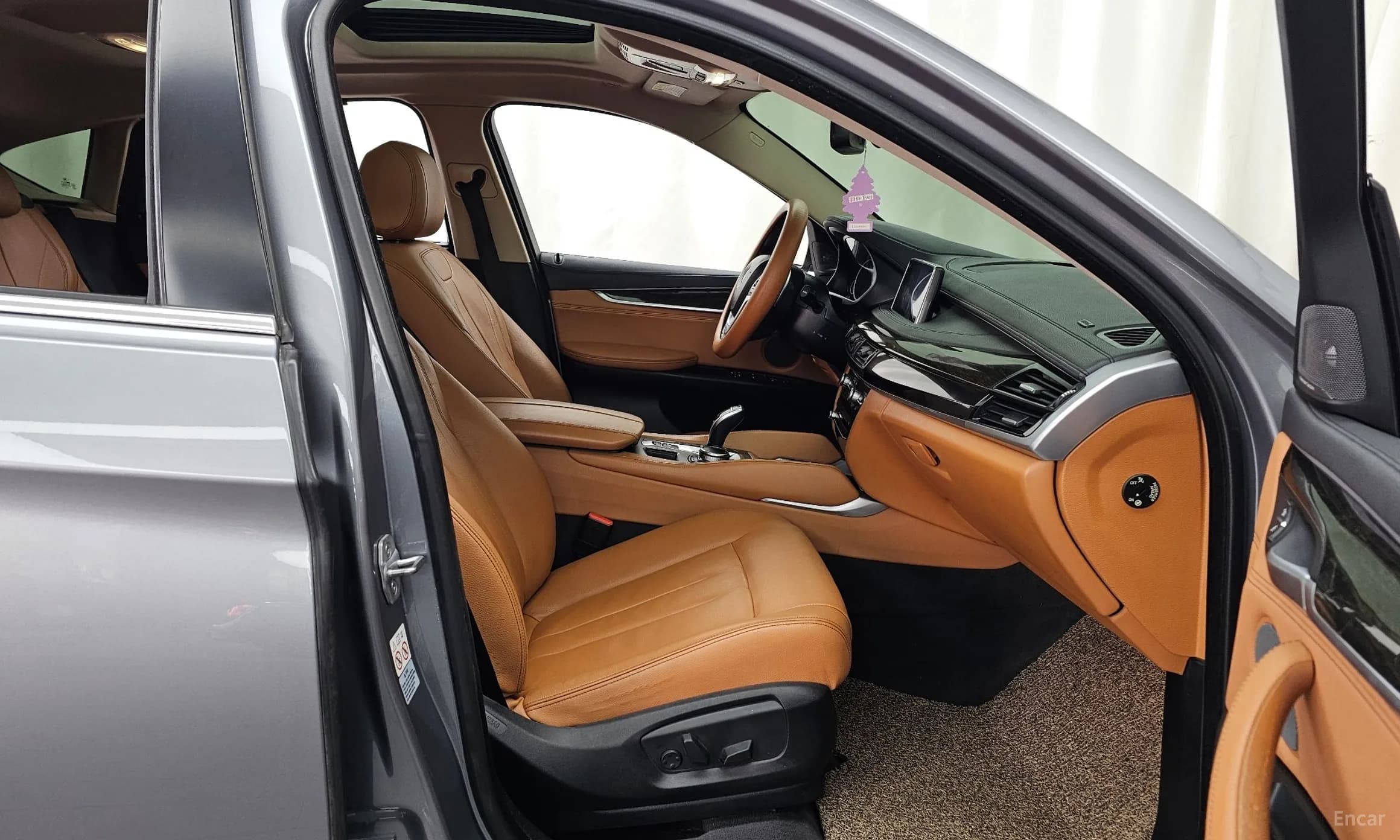 X6 (F16)