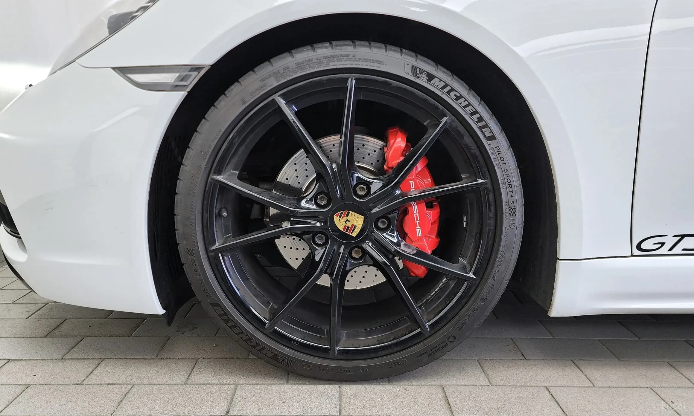 718 Cayman