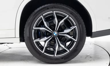 X4 (G02)