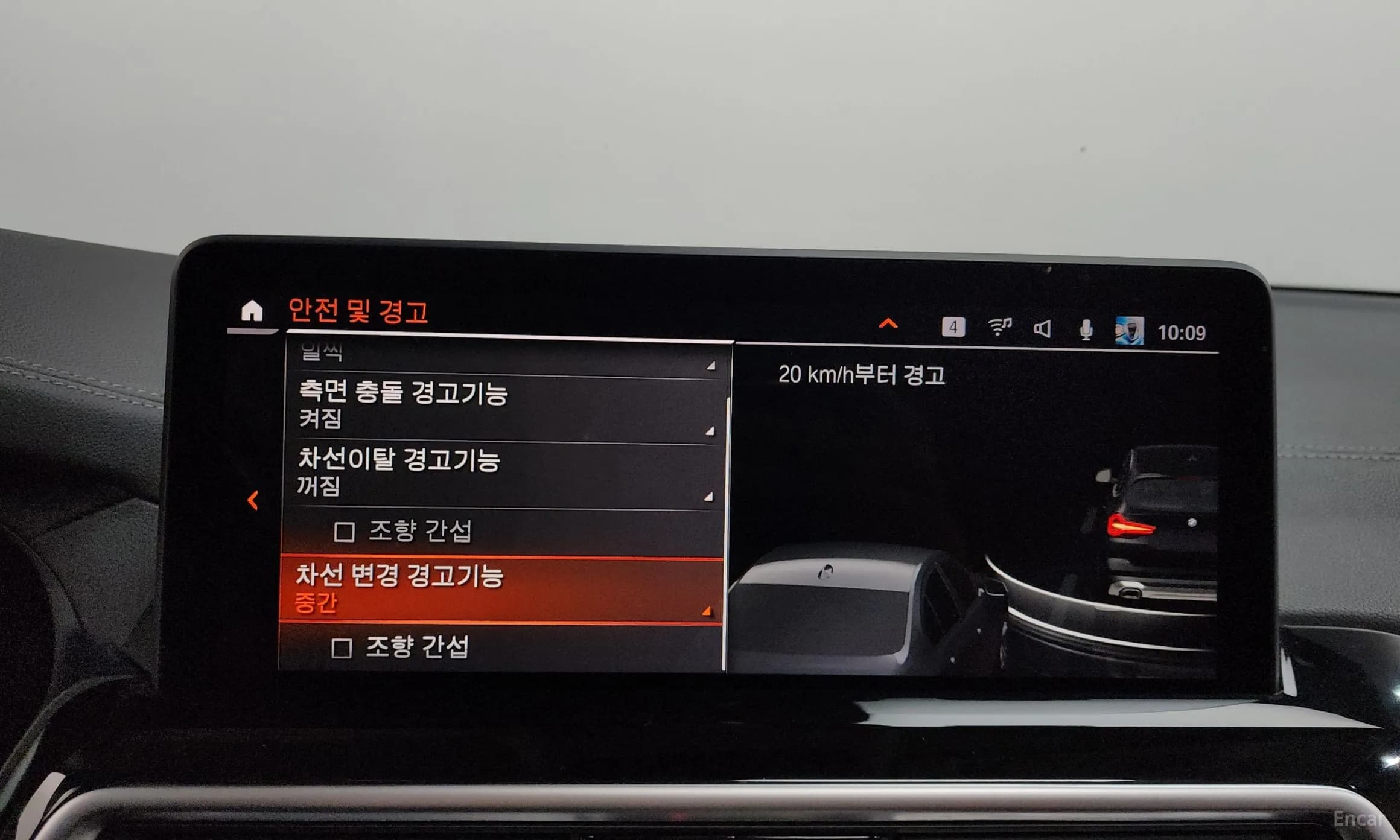 X3 (G01)