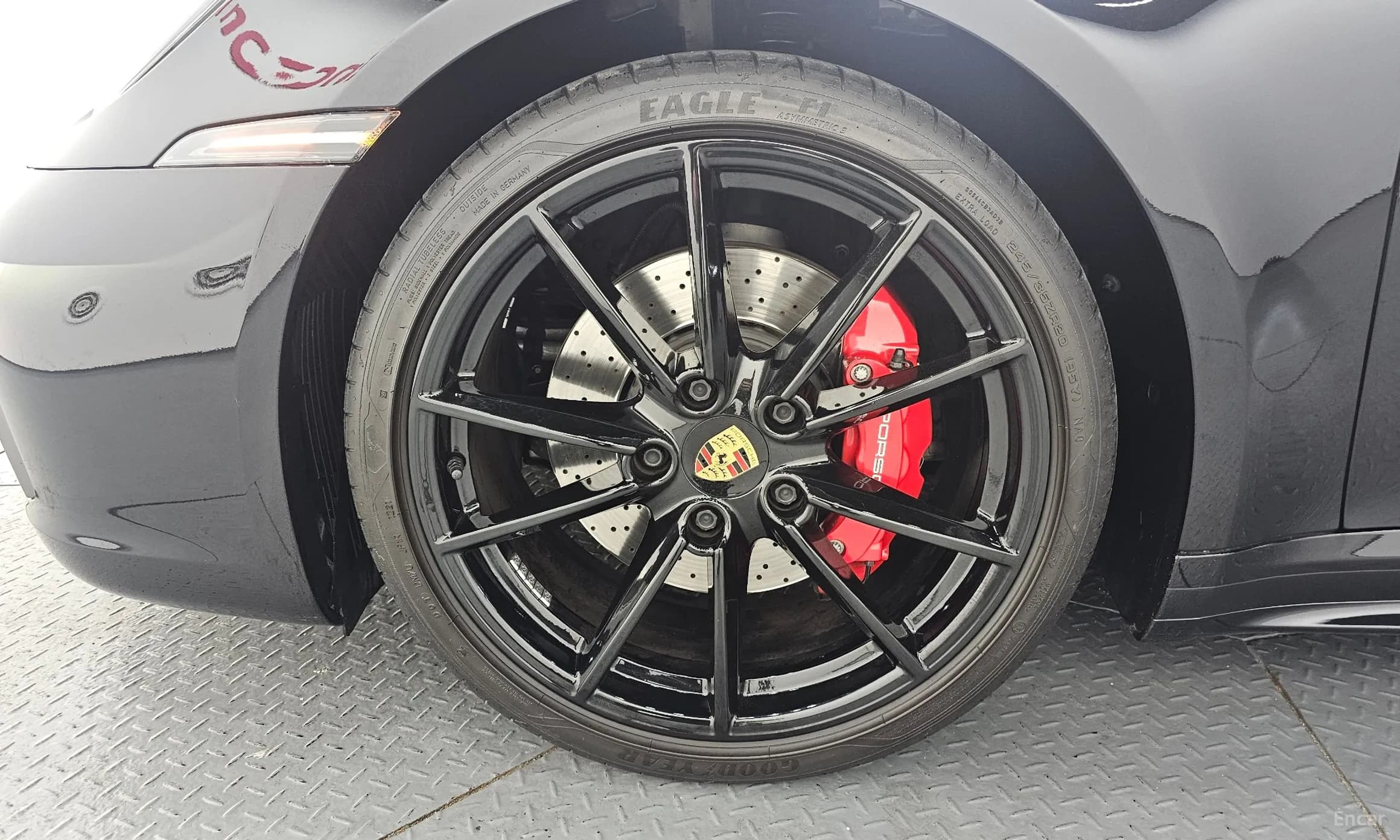 911 (992)
