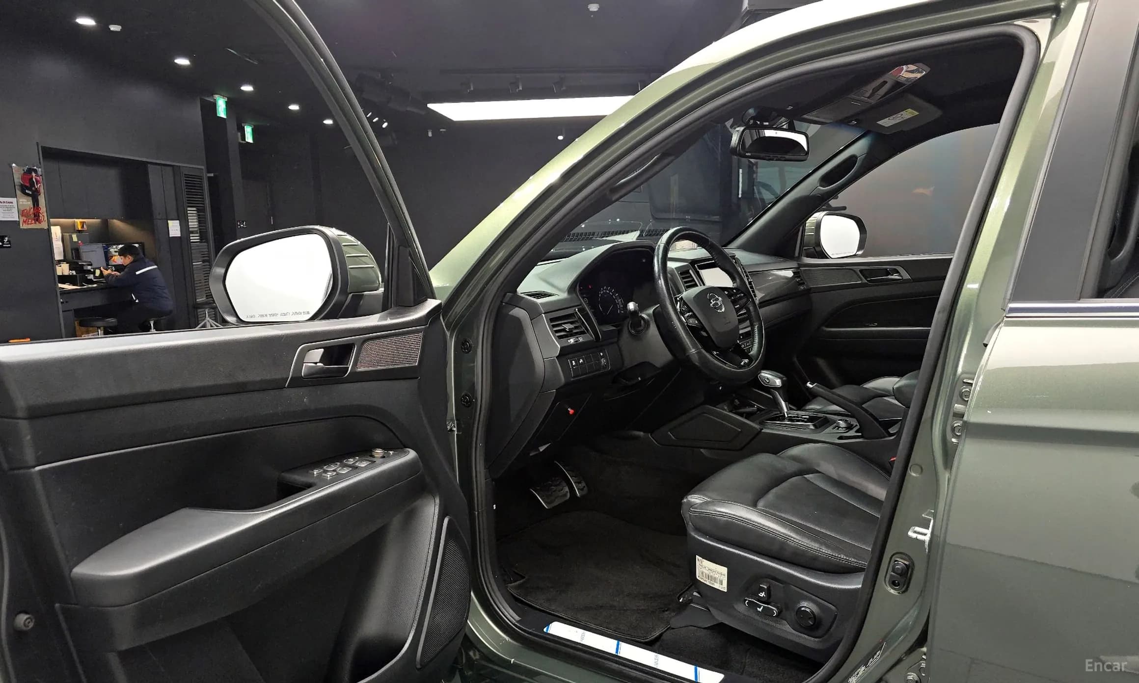 Rexton Sports Khan