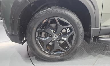 Rexton Sports Khan