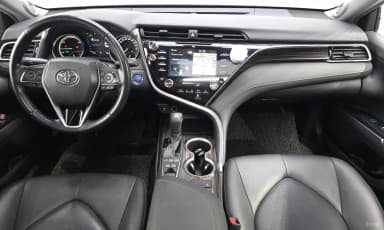 Camry (XV70)