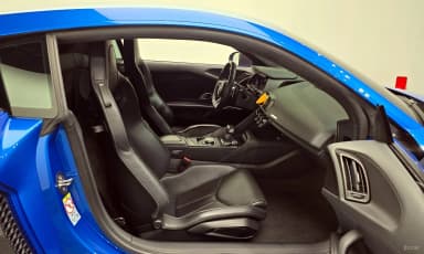 R8 (4S)