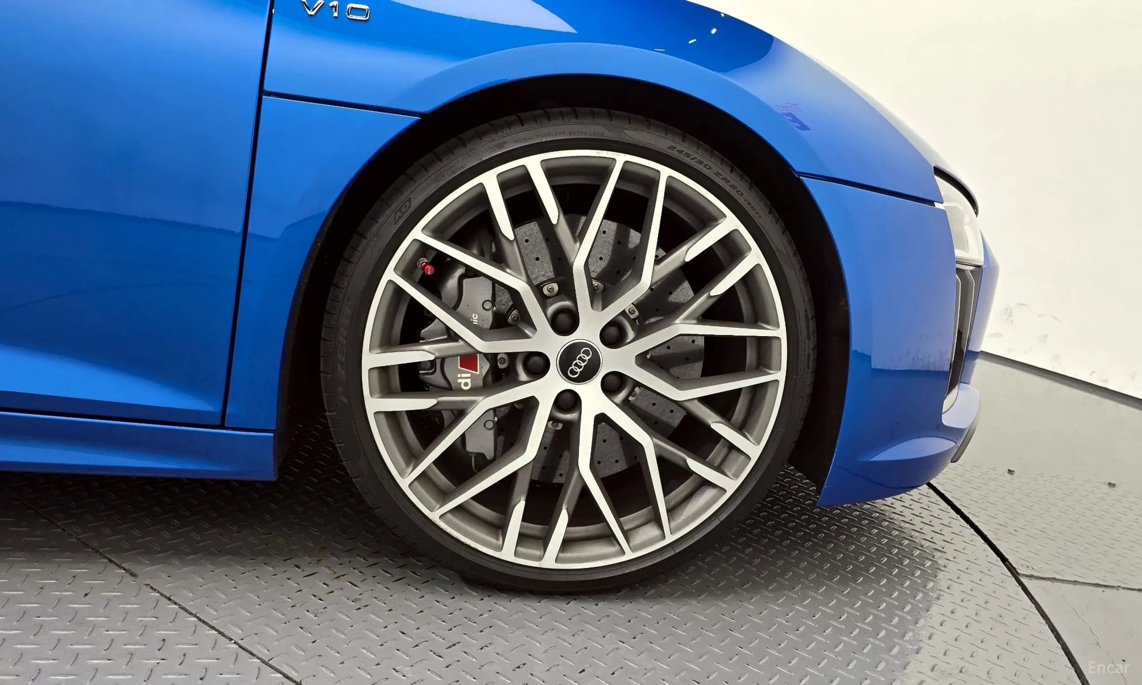 R8 (4S)