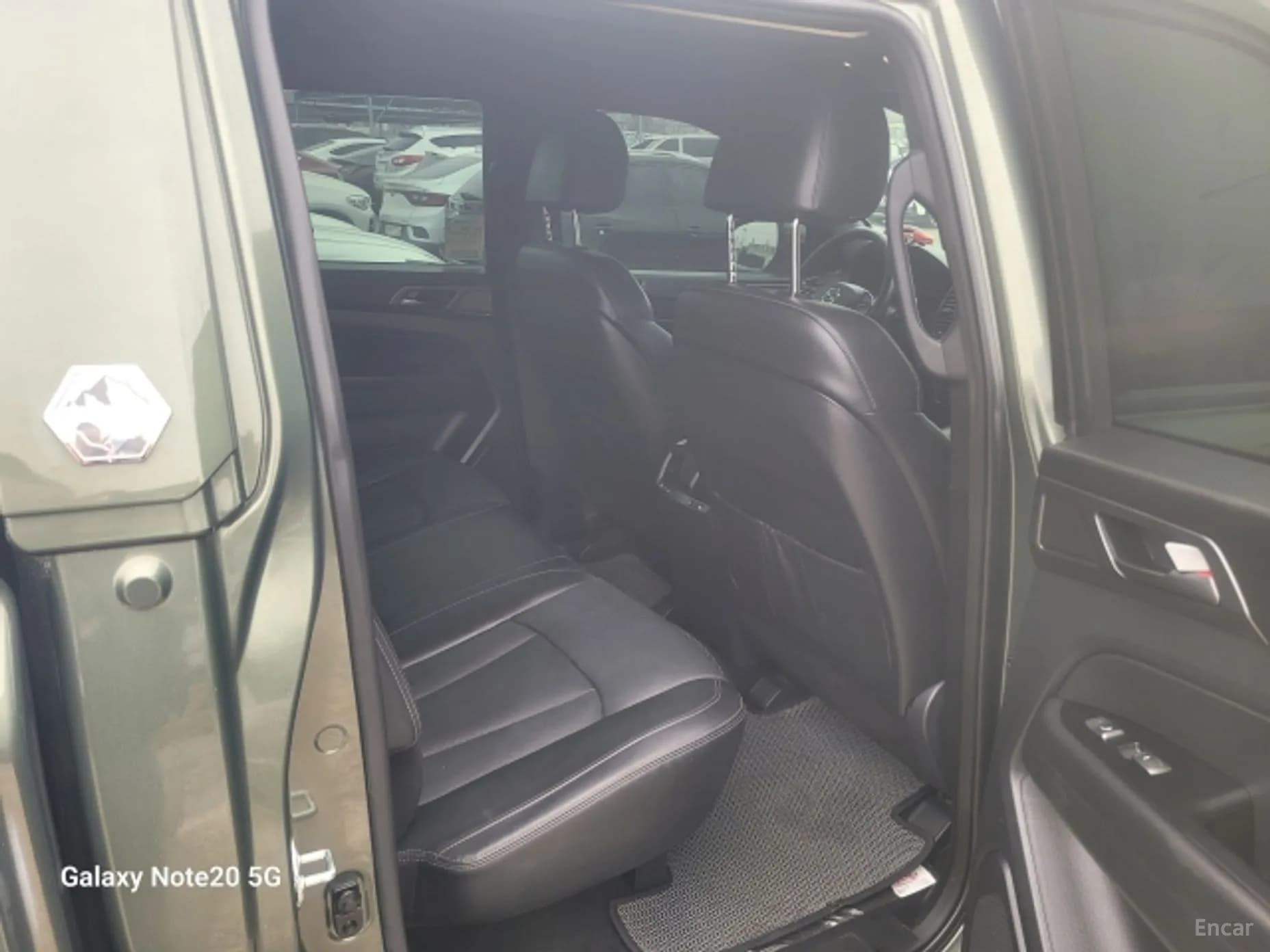 Rexton Sports Khan