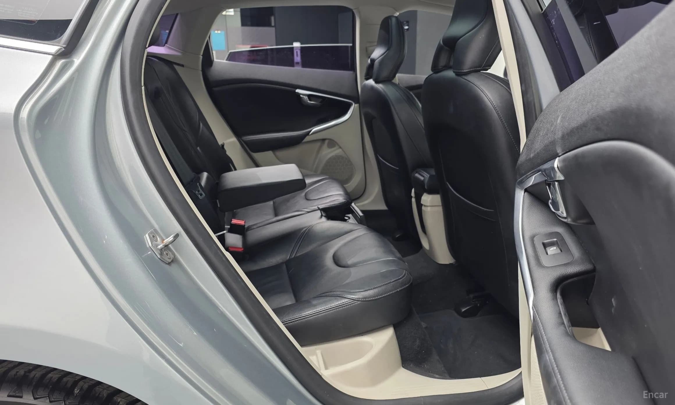 V40