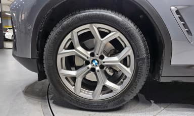 X3 (G01)