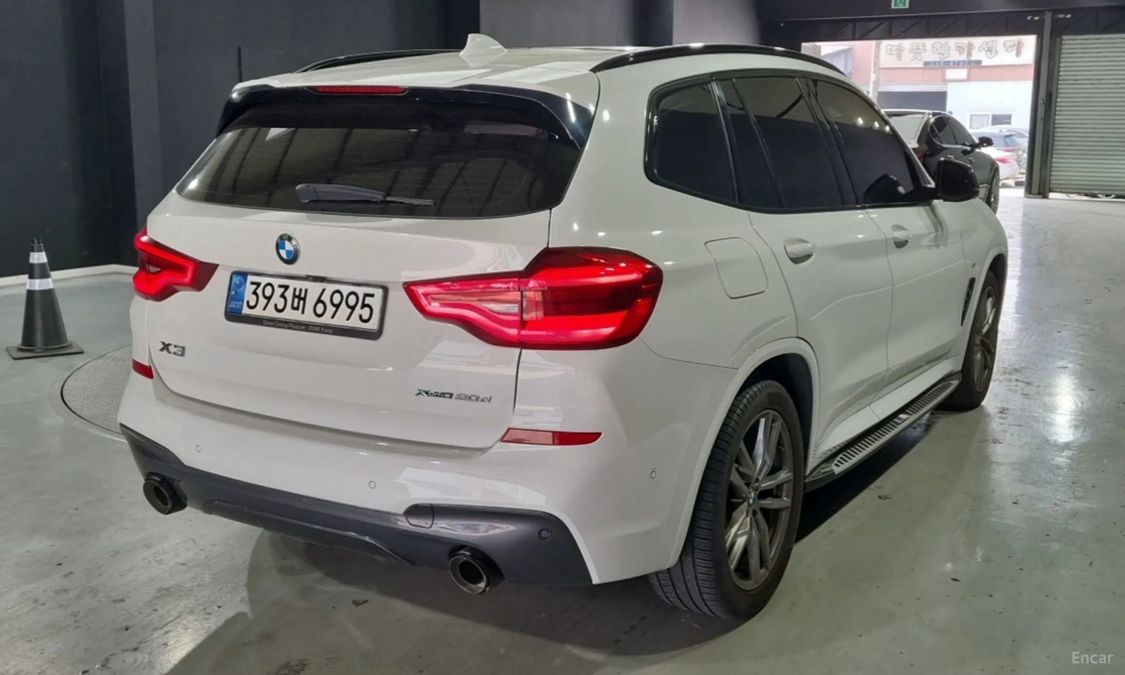 X3 (G01)