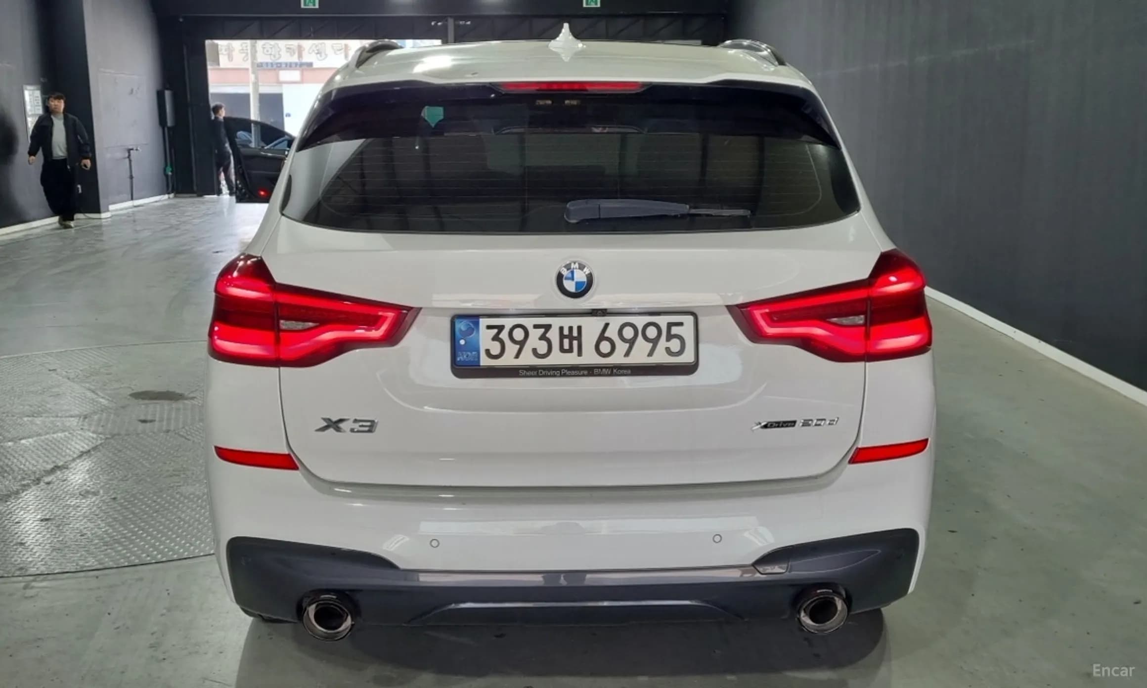 X3 (G01)