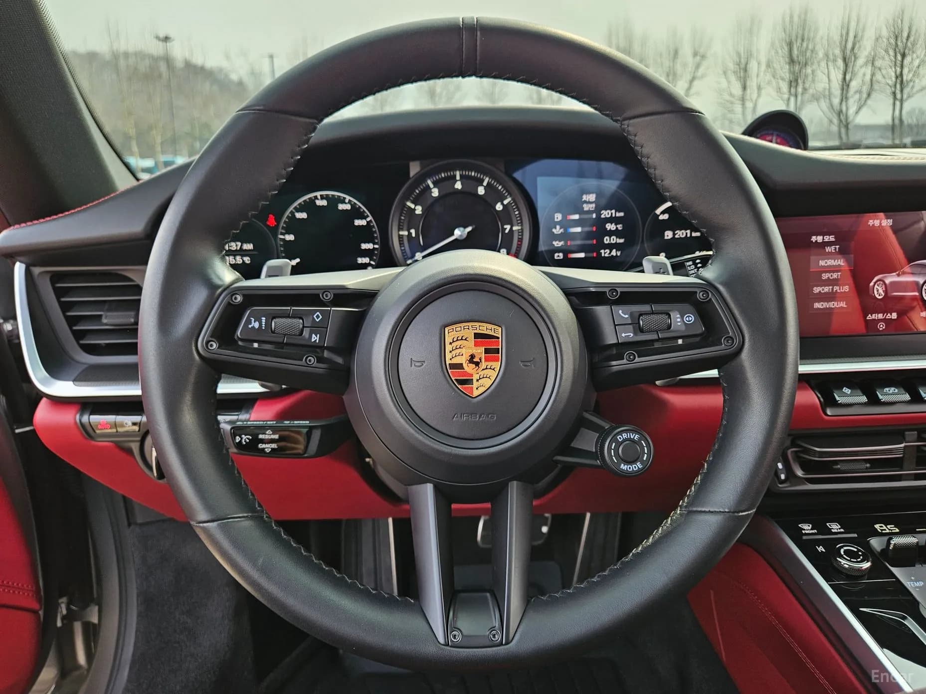 911 (992)