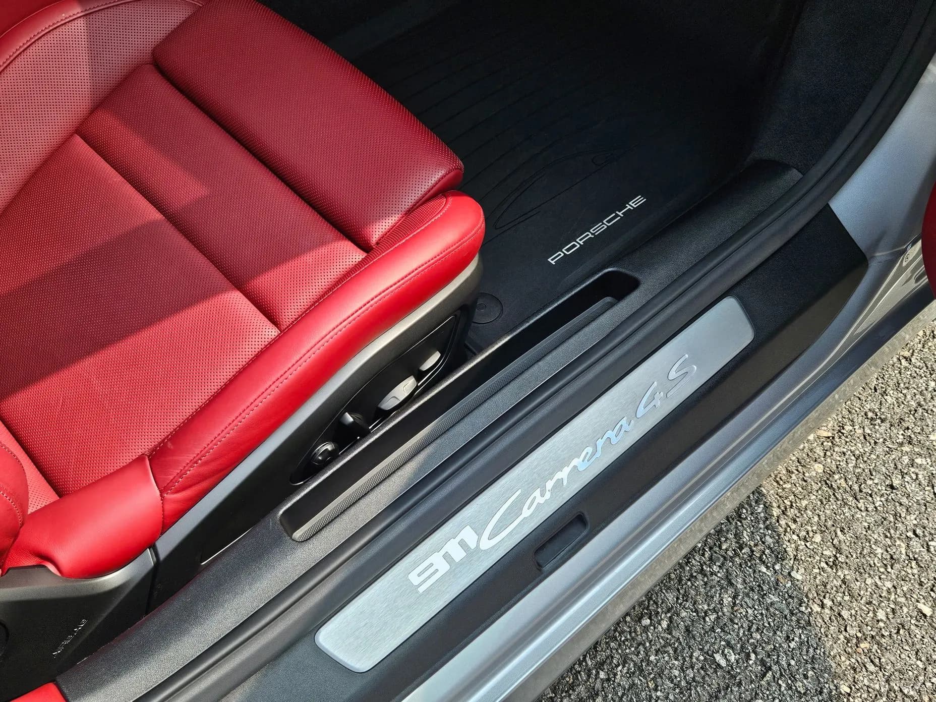 911 (992)