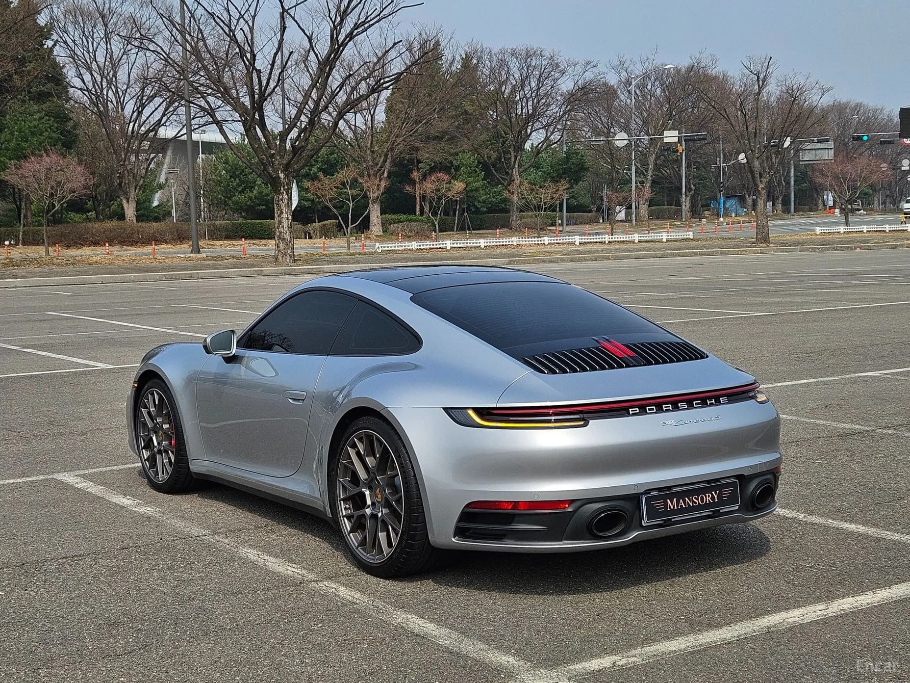 911 (992)