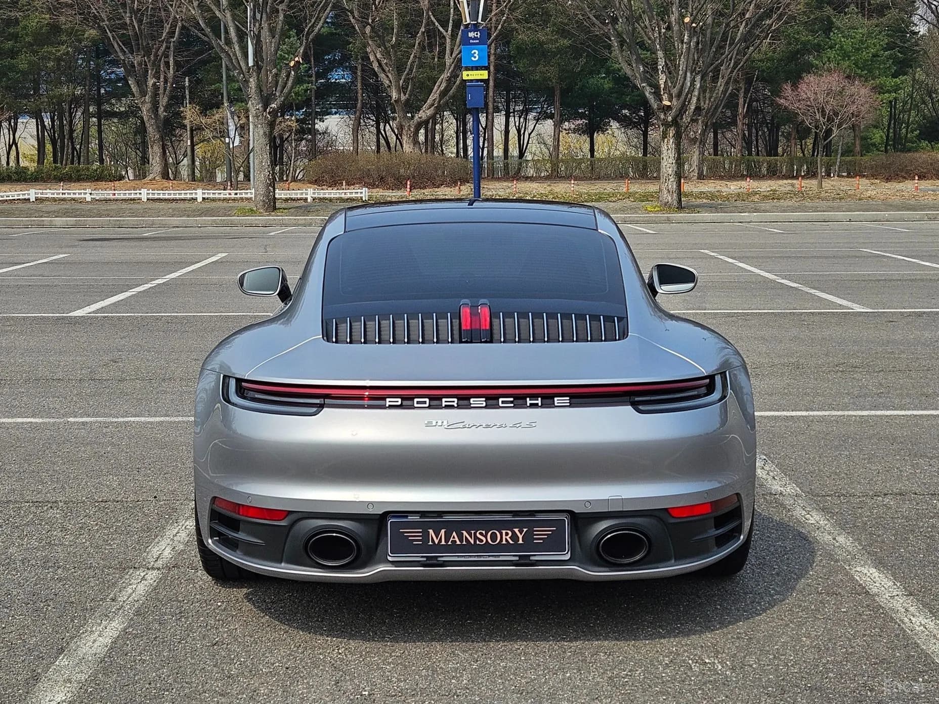 911 (992)