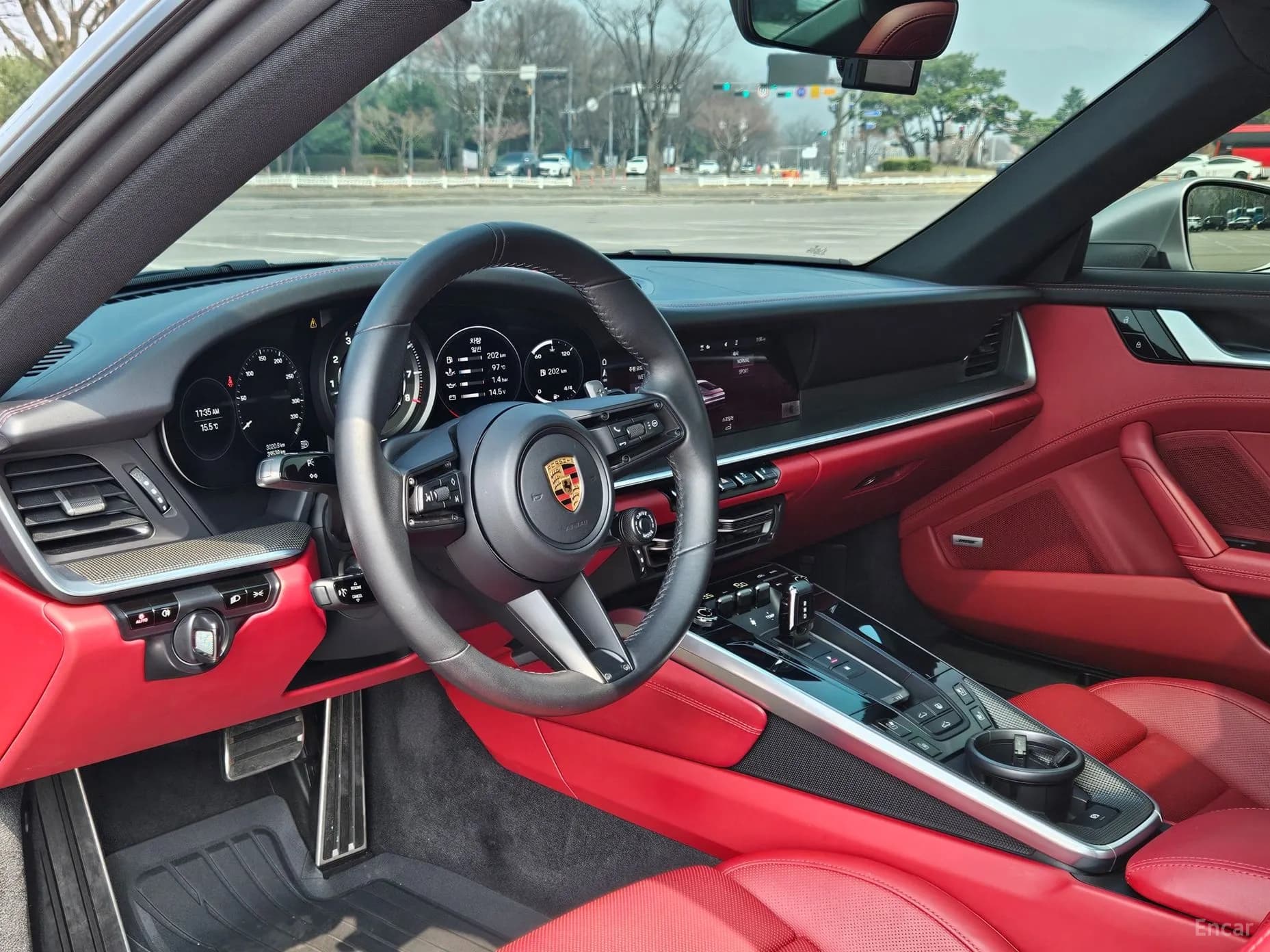 911 (992)