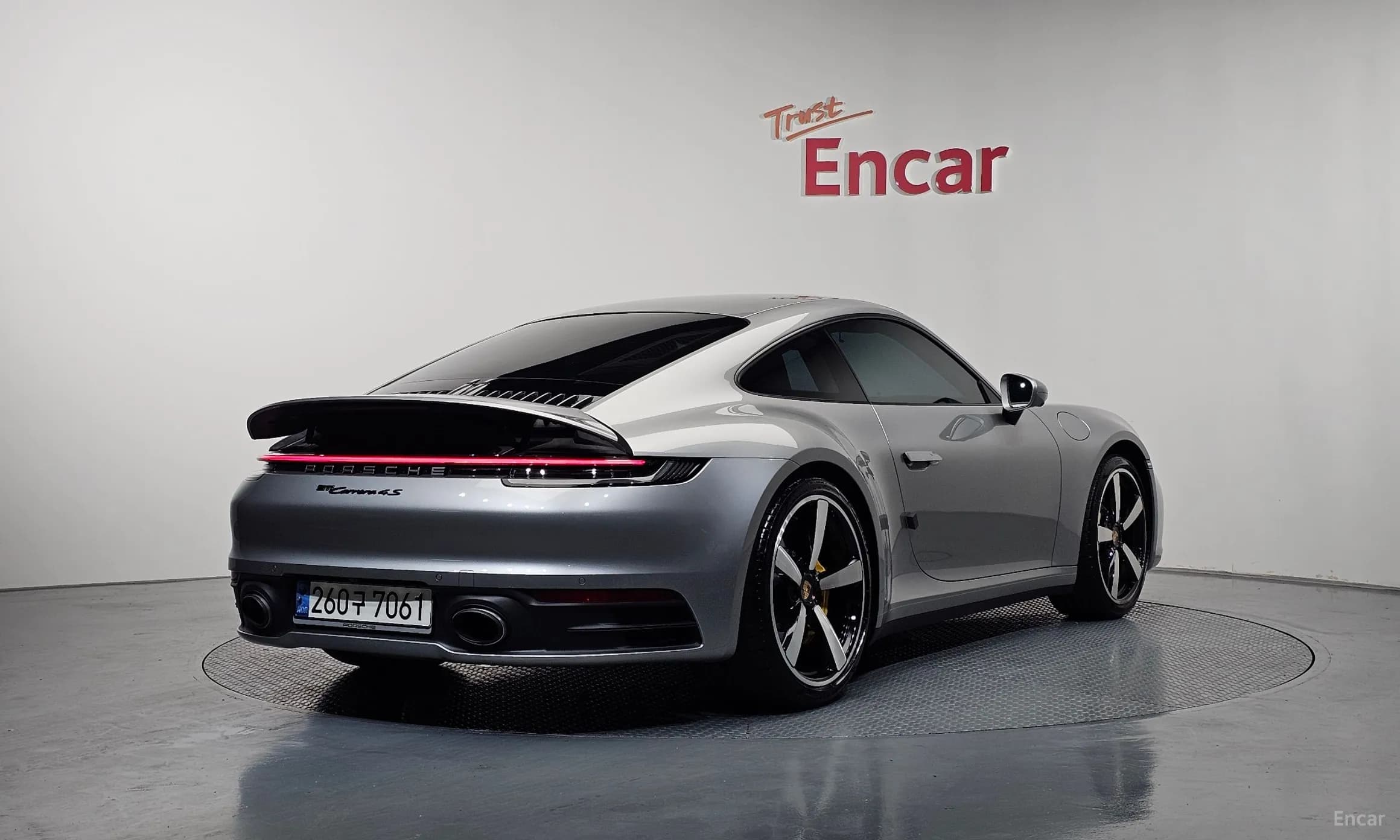 911 (992)