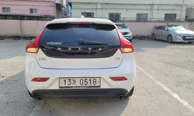 V40