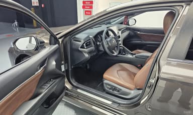 Camry (XV70)