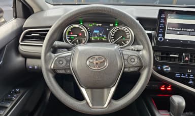 Camry (XV70)