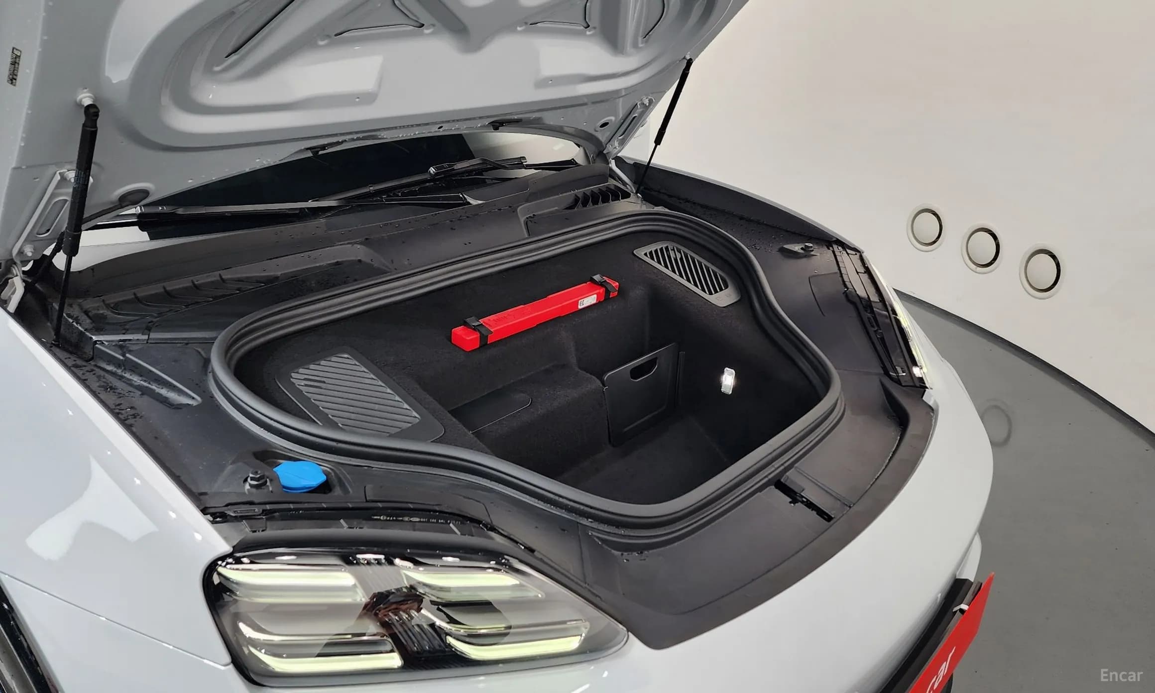 Macan EV