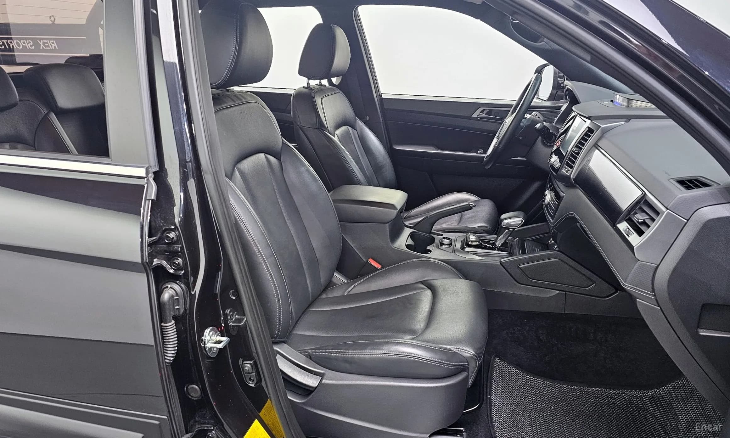 Rexton Sports Khan