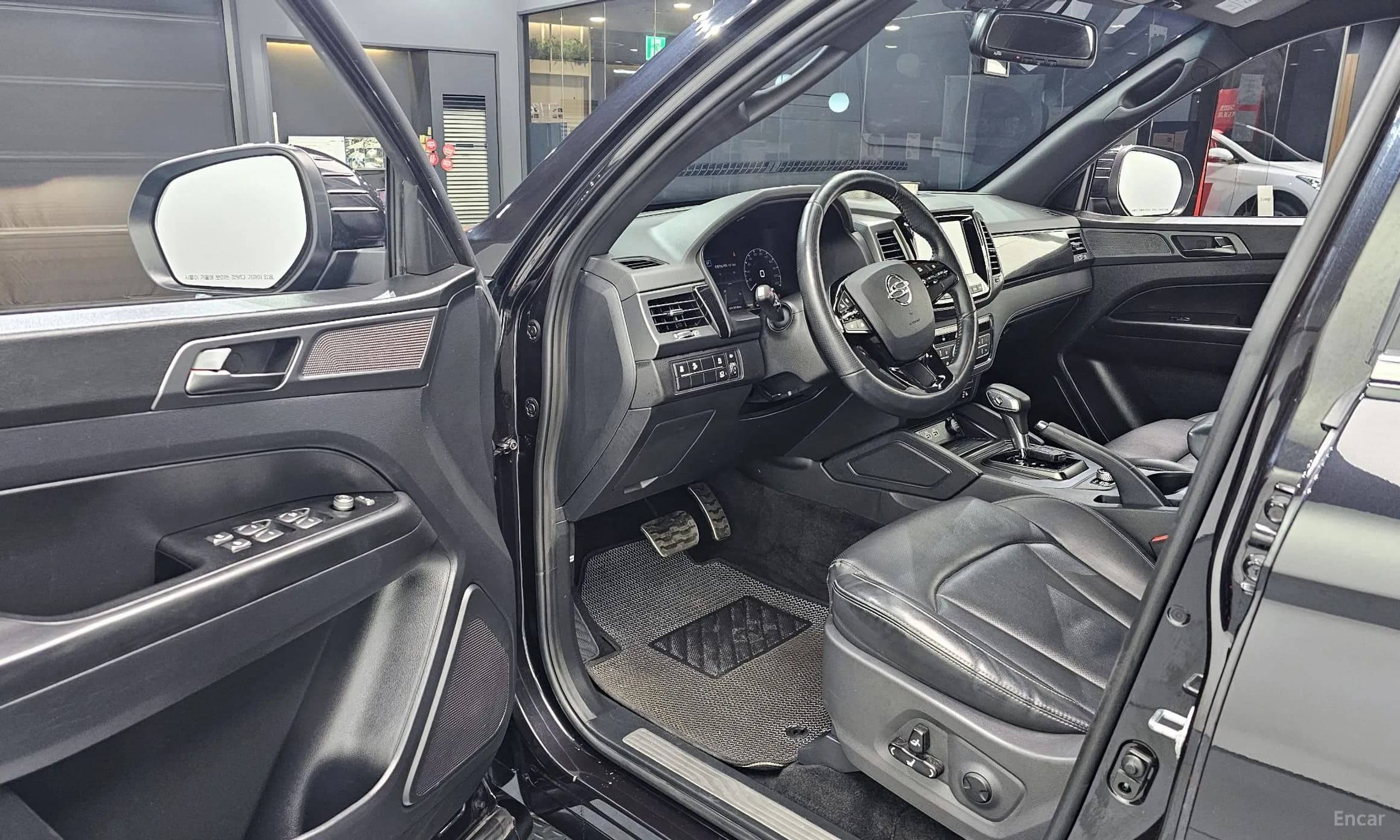 Rexton Sports Khan