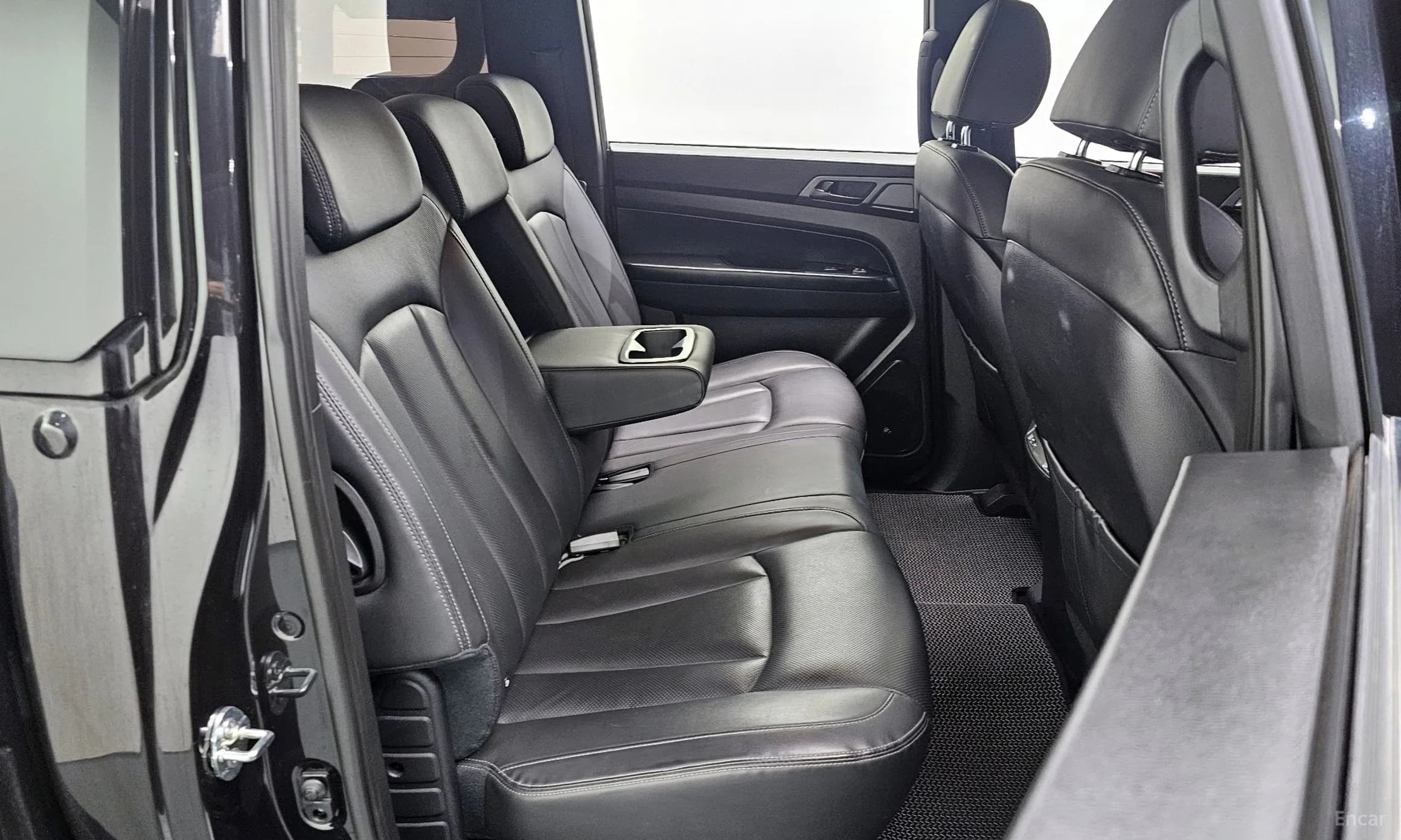 Rexton Sports Khan