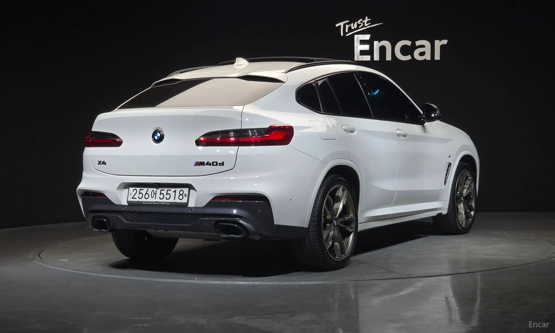 X4 (G02)