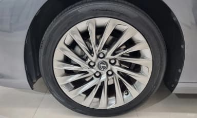 ES300h 7th Generation