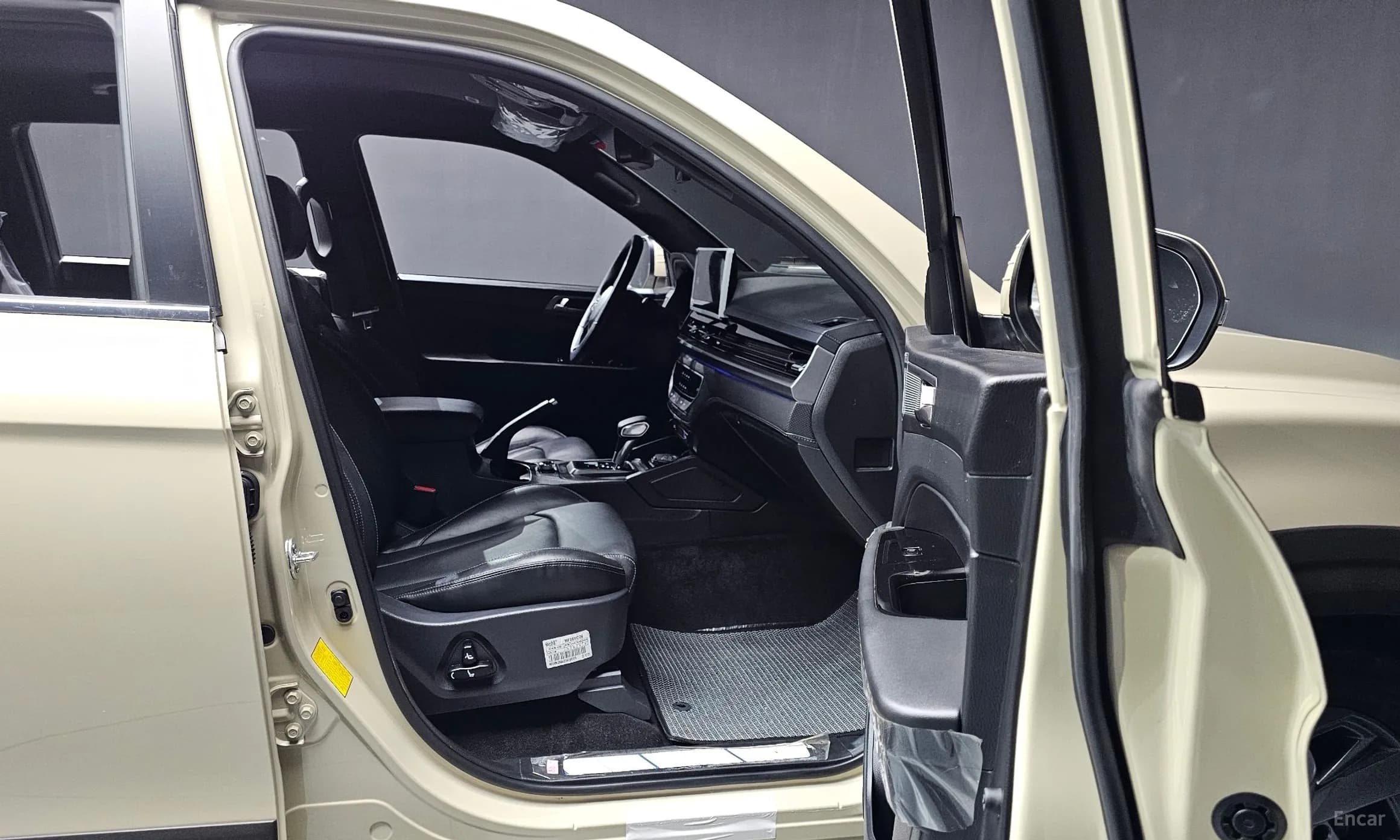 Rexton Sports Khan