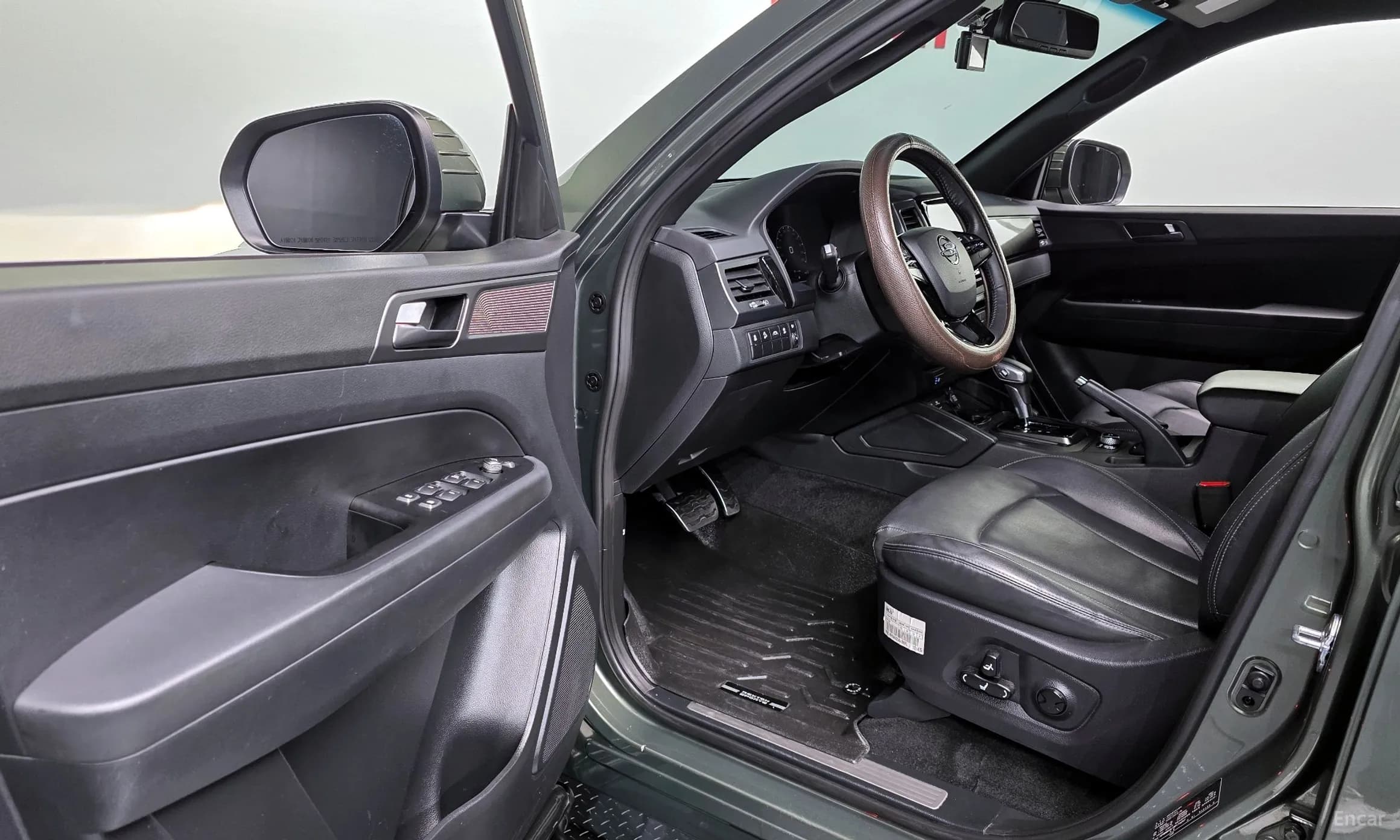 Rexton Sports Khan