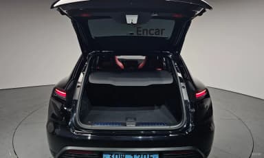 Macan EV