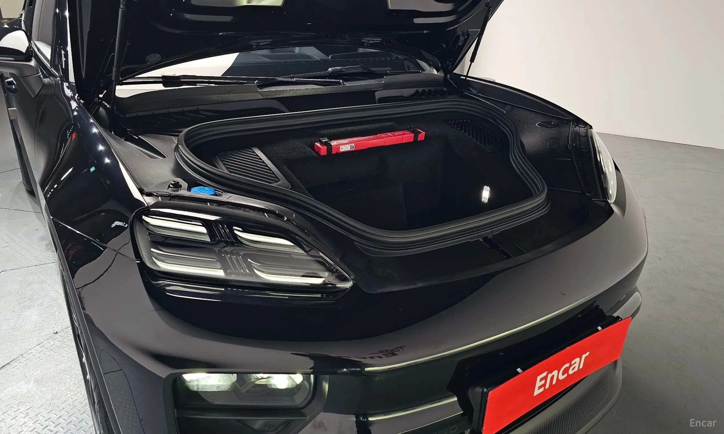 Macan EV
