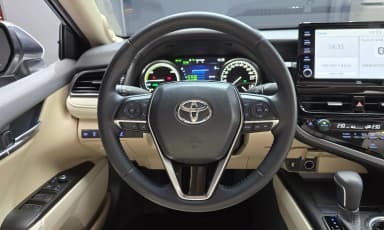 Camry (XV70)