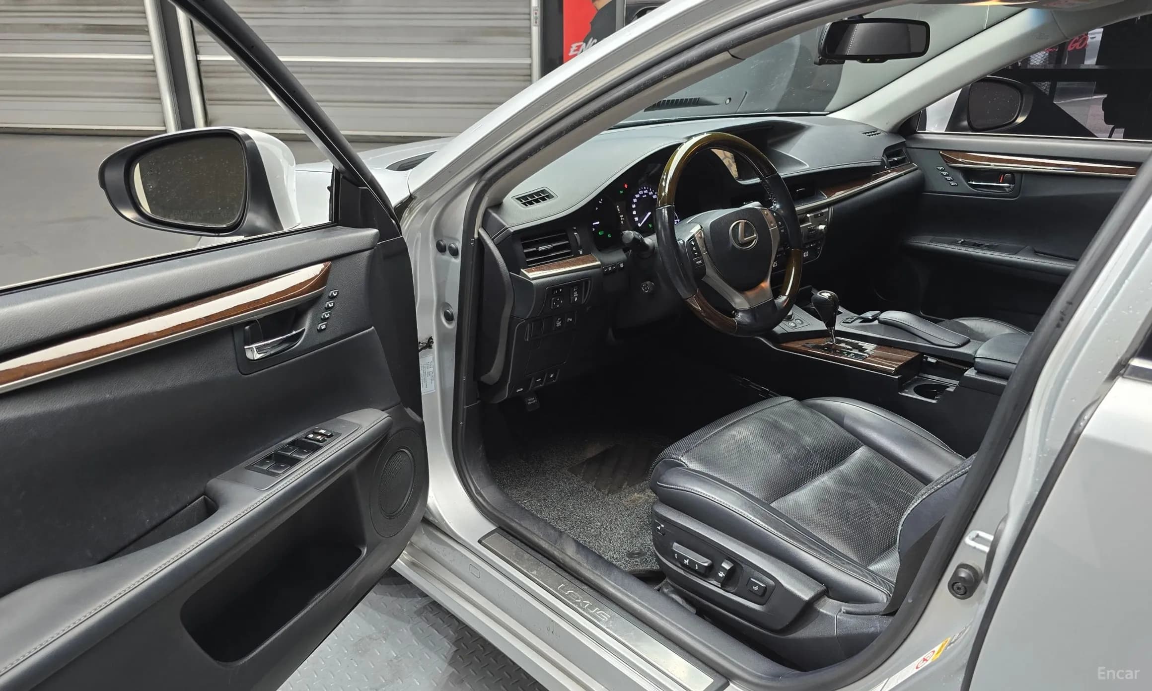 New ES300h