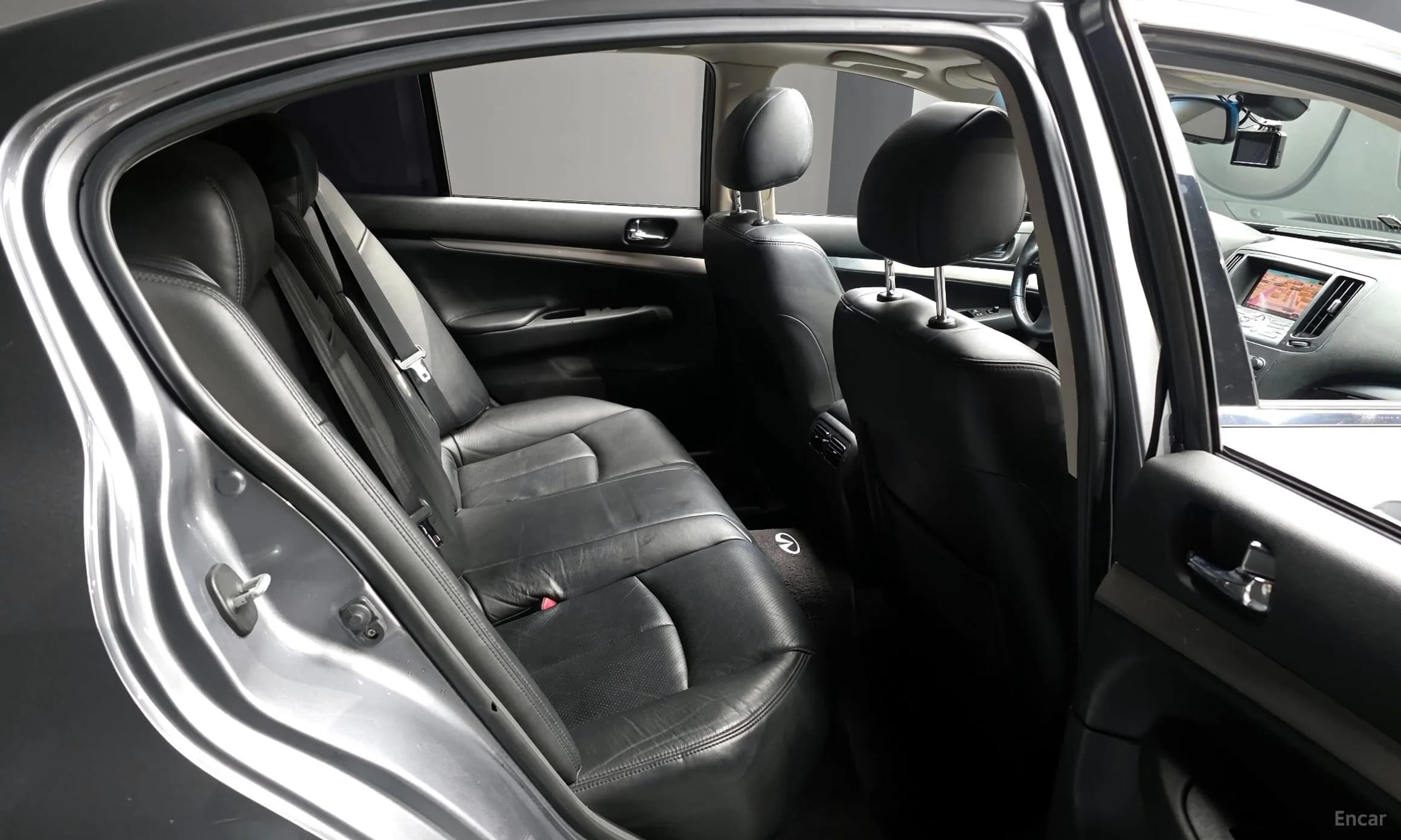 G37