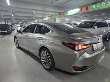 ES300h 7th Generation