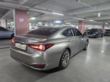 ES300h 7th Generation