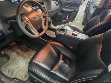 Prius V