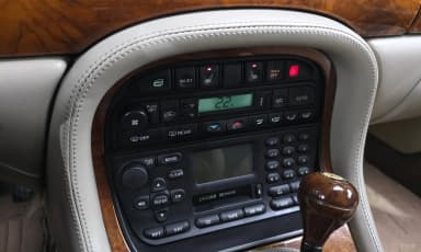 XJ-8