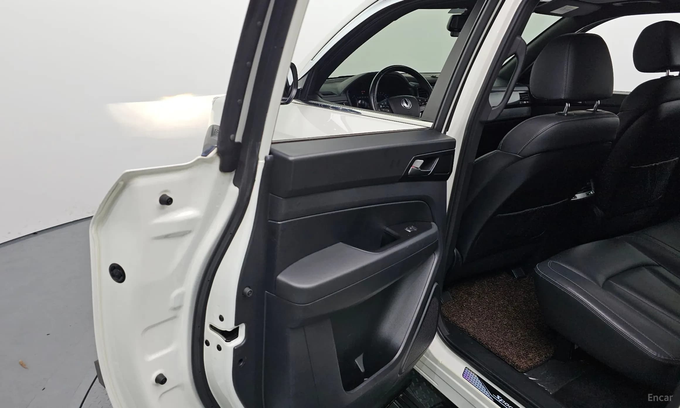 Rexton Sports Khan