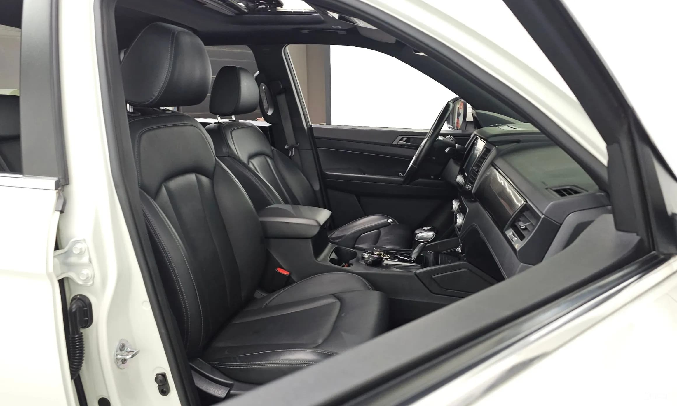 Rexton Sports Khan