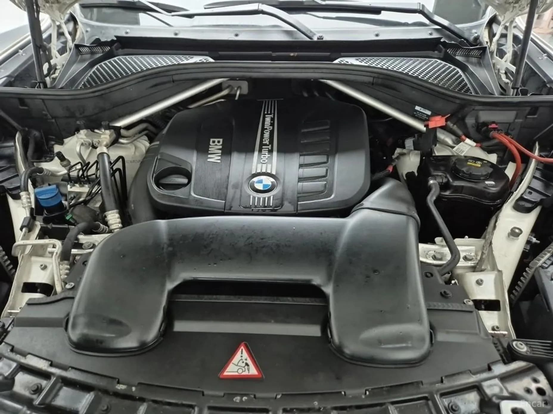 X6 (F16)