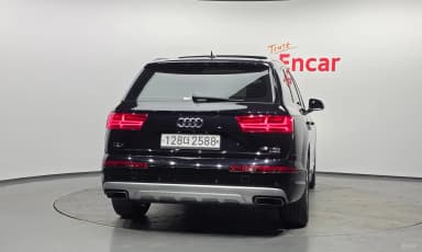 Q7 (4M)