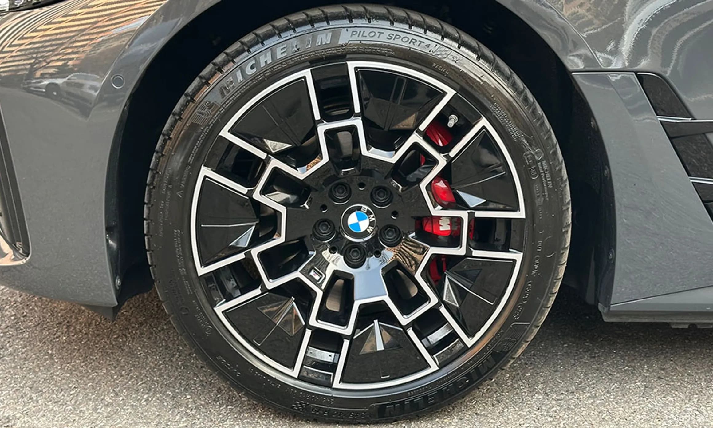 i4