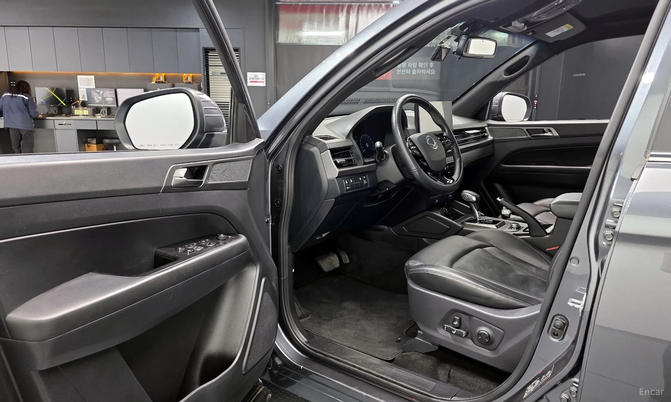 Rexton Sports Khan