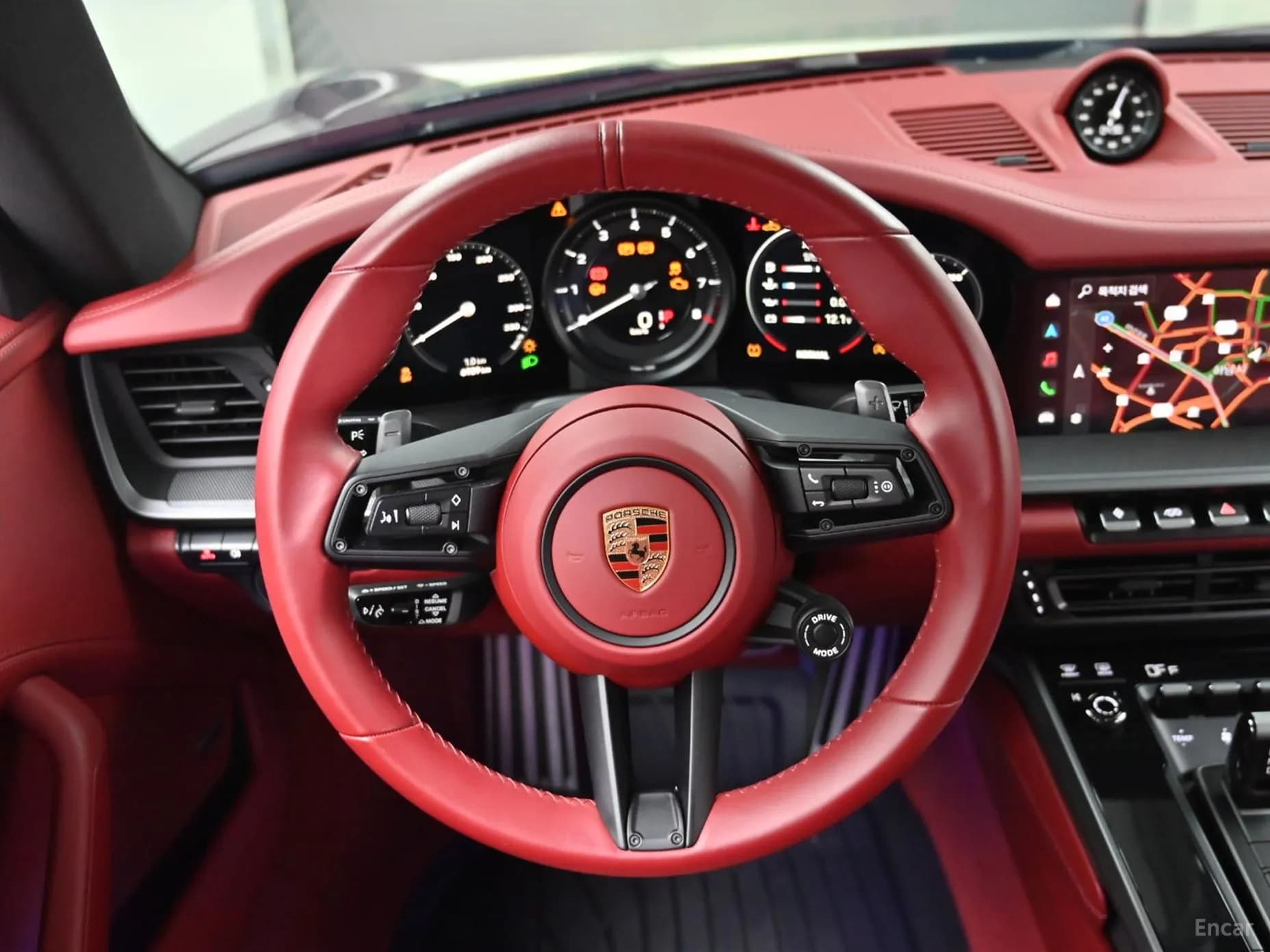 911 (992)
